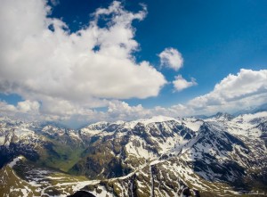 52: Blick auf die Alpensüdseite und Sportgastein links