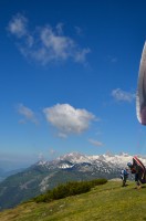 76: …prüft das rechte Ohr…