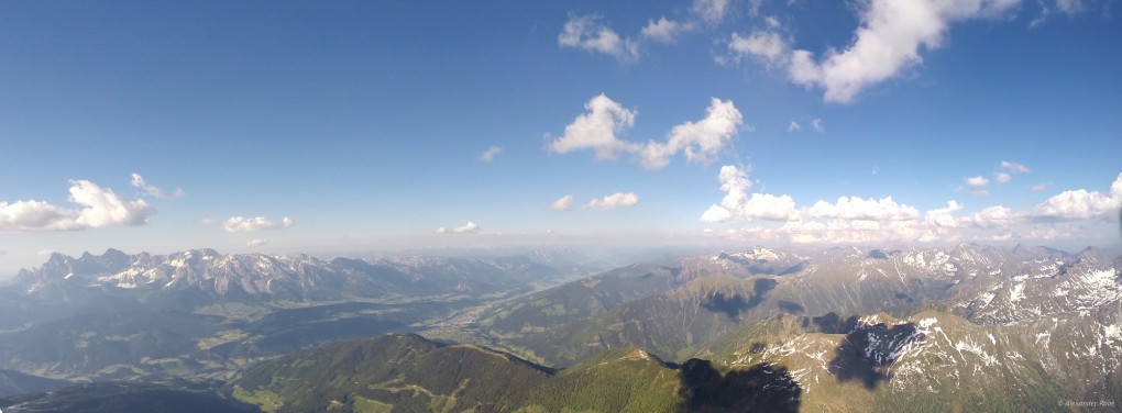 63: ab 18 Uhr begannen sich die Wolken langsam Richtung Hauptkamm zurückzuziehen - typisch Tauern...