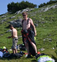 TakeOff Lounge 2: Robert glaubt, dass es heut auch oben warm wird ;-)