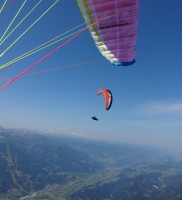 TakeOff Lounge 9a: Stabi an Stabi mit Berni beim Zentrieren des ersten Steigens des Tages  (Foto: Bernhard Peßl)