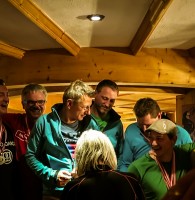 16: Happy Gathering bei der Verteilung der Mannschafts-Medaillen