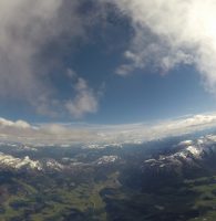 16: Am Sengsengebirge kanalisierte sich der Südwind in tieferen Lagen zum hangparallelen SüdOst-Wind. Ob der niedrigen Vorwätsfahrt und permanenten Barteinstiege von der Leeseite her, hatte ich dort schon fast die Schnauze voll und spielte mehrfach mit dem Gedanken den Flug abzubrechen. Diese Intention verflog allerdings als mich ein Bart bei Windischgarsten wieder an die Basis hievte. „Probier ma’s no a bissl weiter…“